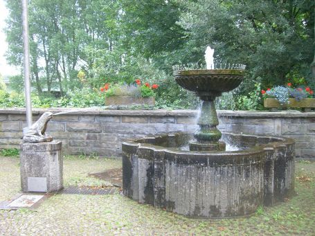 Hünxe-Krudenburg : Dorfbrunnen